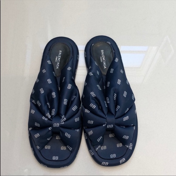 balenciaga hotel slides